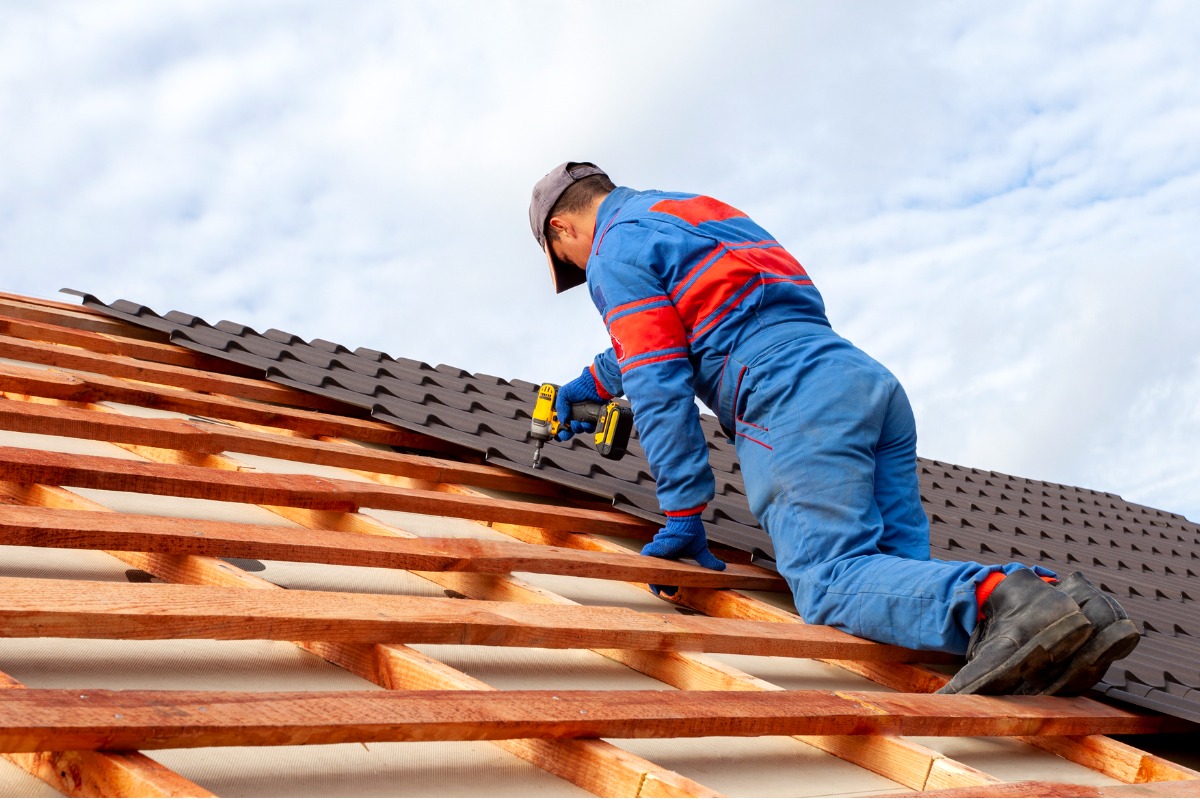 How to Identify the Need for Professional Roof Repair - TinyZone